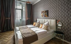 Executive Bright Apt. By Ruterra